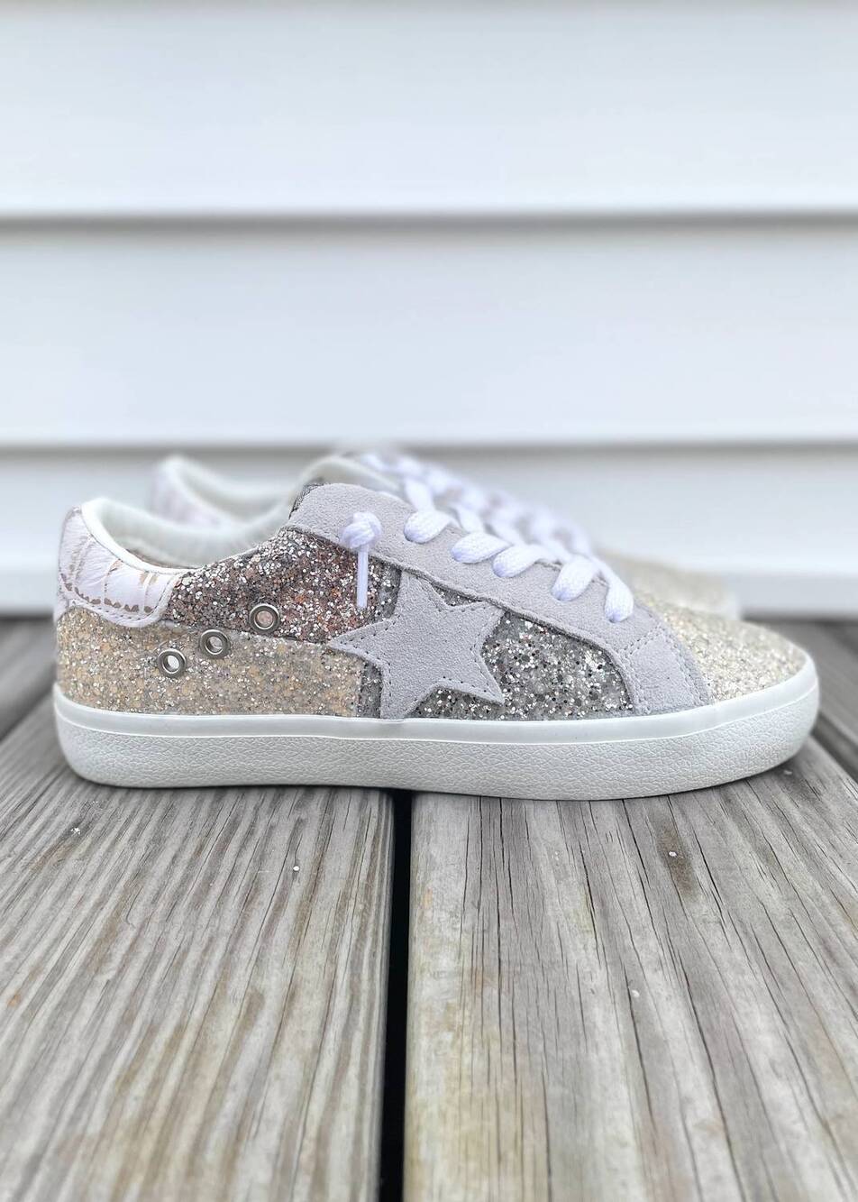 NEW VINTAGE HAVANA women's glitter low top sneaker in white multi